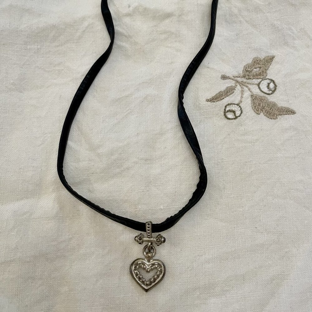 Pretty pre-owned heart necklace with leather cord, unbranded